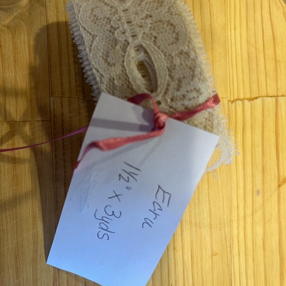 Assorted Lace Trim Collection - Picture 8 of 14